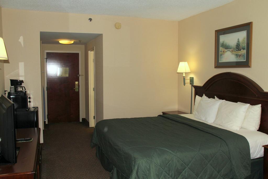 Quality Inn & Suites Olde Town Portsmouth Exterior foto